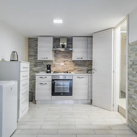 Functional X5 In The Heart Of Apartment Catania